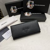 PRADA、經典款蓋頭錢包兩拆經典之作、簡單時尚、 意大利頂級原單十字紋牛皮質感