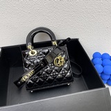 四格，漆皮，Lady定制 Dior 淩格紋牛皮革翻蓋式手袋，搭配鍊條。Ultra