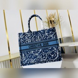 原單，大號【Di0r Book Tote】多數人消費奢侈品牌首先想到的是買實用