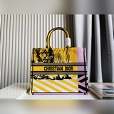 原單，大號【Di0r Book Tote】多數人消費奢侈品牌首先想到的是買實用