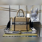 新款編織包今日分享·Dior21高品質早春新款編織菜籃子包