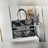 原單中 黑人頭馬【Di0r Book Tote】多數人消費奢侈品牌首先想到的是