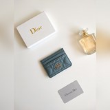 迪奧 Dior Caro 五格卡夾是本季新品，優雅實用。款號：S5130 采用柔