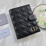 Dior記事本秘專櫃款、細膩柔滑材質 做工無可挑剔，堅持高品質，内置卡位隔層，進