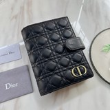 Dior記事本秘專櫃款、細膩柔滑材質 做工無可挑剔，堅持高品質，内置卡位隔層，進