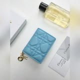 迪奧翻蓋卡夾S0011裡外全羊皮+反包邊工藝 精心制作，彰顯 Lady Dior