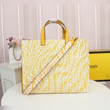 Fendi 春夏系列 Sunshine Shopper 陽光托特包 看這系列名字