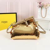 Fendi First小號手袋，完全繡飾金屬亮片，配同色系納帕皮革飾帶的超大F金
