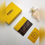 芬迪“F is Fendi”卡包有中間夾層和六個卡槽[慶祝]Fendi Roma
