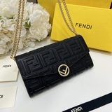 品牌：Fendi 2601顔色：  黑色 尺寸： 19*10.5*3.5說