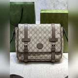 GUCCI 全新郵差包，采用第一款信使包的原始設計元素強調寬敞實用的包内空間～款