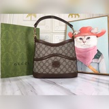 新品 （原廠皮）互扣式雙G肩背包标志性品牌象征與皮革細節相融彙，令這款大號肩背包