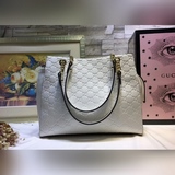 gucci signature 肩背包~簡潔大方的設計，容納功能特别好！進口全牛