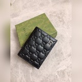 新款男士卡包～錢包專櫃品質，正品開模，實物實拍！原版牛皮～采用熱壓精緻印花，觸感