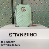 款號：598597  尺寸10.5-17-5cm這款迷你手袋采用黑色绗縫皮革制作