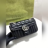 新品首發配盒子！全新#gg marmont#手袋，以複古銀色雙g搭扣及全新幾何