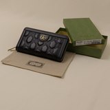 GG Matelassé錢夾，绗縫皮革以柔軟質感诠釋品牌标志性材質。富有紋理感的