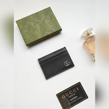 gucci新款，型號657588卡片夾 采用進口标志性五金金屬與小牛皮制作而成觸