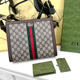 官網625549。壓麥 小g gucci  signature 真皮信封包，搭配