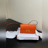 H家出新品咯 Constance 康康斜挎包也可以當手包使用 配置肩帶 配置包裝