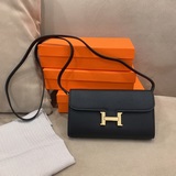 h家出新品咯 constance 康康woc 斜挎包也可以當手包使用 配置肩帶