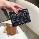 品牌：miumiu 5439顔色：黑色 粉色  尺寸：11.5*10*3說