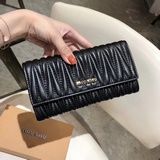 品牌：miumiu 5450顔色：黑色 粉色  尺寸： 19*10.5*3.