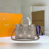 m45659 黑色/米白色 onthego 小號 tote 包向 1968 年的