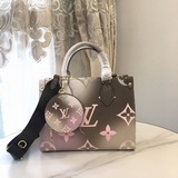 m59856，本款 onthego 小號手袋為 monogram 帆布渲染全新漸