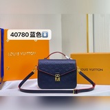 原版升級高端品質 口啤滿滿的贊  40780壓花 壓紋 全皮郵差包市場頂級最新版