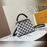 m20716黑白格子金扣小號本款 capucines 小號手袋為全粒面 tau