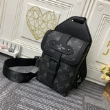 m45912黑花 本款全新單肩包脫胎于 1986 年誕生的路易威登标志性 sau