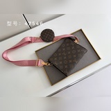 頂級原版 monogram帆布盥洗袋，襯裡采用可水洗質料制造，可輕易放入手袋中。