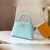 m20841星辰珠光綠貝殼扣 本款 capucines mm 手袋展現 taur