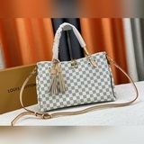 獨家背景lymington 手袋n40022由damier azur帆布裁制而成