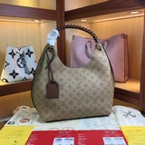 m53188，這款包選用進口顆粒taurillon小牛皮制做而成！其時尚輪廓極具