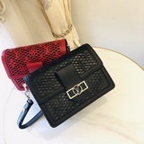 m20359，nicolas ghesquière 于 2023 春夏系列再度煥