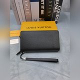 lv m81326 尺寸： 22*10*3.5lv專櫃最新款式火爆登場！清爽