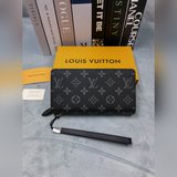 lv m81326 尺寸： 22*10*3.5lv專櫃最新款式火爆登場！清爽