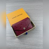 款號：41938顔色：紫紅 尺寸：12x9.5x1.5鑽石紋壓花 Mono