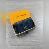 款號：60430顔色：蘭色 尺寸：7.5x11（長x高）出自男裝藝術總監k