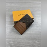 款號：62914顔色：老花 尺寸：8x14（專櫃貨)由路易威登标志性的黑色