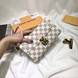 品牌：lv m58102顔色：白格 黑色 大紅 粉色 尺寸： 22*10*3