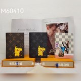 M60410護照套本款護照套出自 Vivienne Holidays 2023