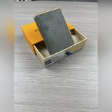 款號：63233顔色：灰色 尺寸：8x11x1新品  monogram t