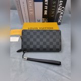 lv m81326 尺寸： 22*10*3.5lv專櫃最新款式火爆登場！清爽