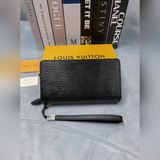 lv m81326 尺寸： 22*10*3.5lv專櫃最新款式火爆登場！清爽