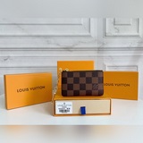 damier 帆布小皮包可放零錢和鑰匙，放入手袋或衣服口袋輕而易舉。鑰匙環，鑰匙