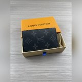 款號：63144顔色：黑花 尺寸：7x11小卡夾Louis vuitton