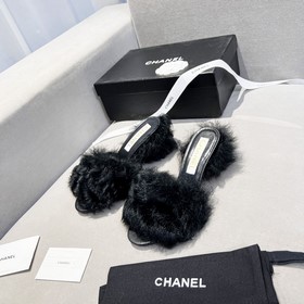 Chanel 2023早秋新款拖鞋，各大時尚博主和明星同款，簡直太美了吧！鞋面小